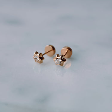 Abridores A Presion Oro 18k Estrella Hexagonal Zafiro de 4,5mm - Atesorame