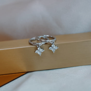 Argollas Flower Silver Cristal - Atesorame