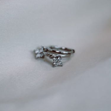 Argollas Flower Silver Cristal - Atesorame