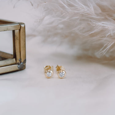 Aros Punto de Luz Dinasty Moissanita Gold - Atesorame