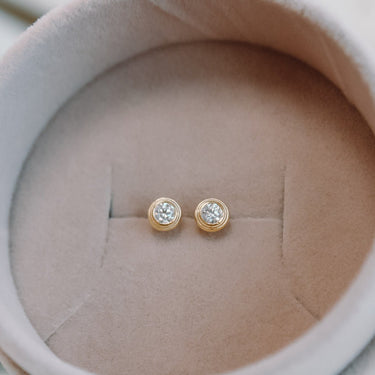 Aros Punto de Luz Dinasty Moissanita Gold - Atesorame