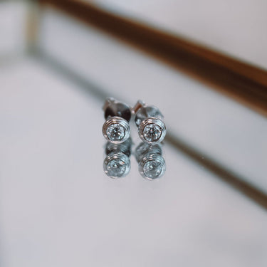 Aros Punto de Luz Dinasty Moissanita Silver - Atesorame