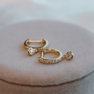 Argollas Moissanita Punto de Luz Gold - Atesorame