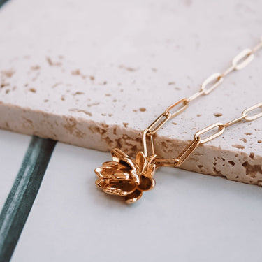 Collar Flor de Loto tridimensional Gold - Atesorame