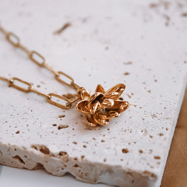 Collar Flor de Loto tridimensional Gold - Atesorame