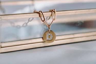 Collar Medalla Inicial Cadena Eslabones - Atesorame