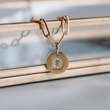 Collar Medalla Inicial Cadena Eslabones - Atesorame