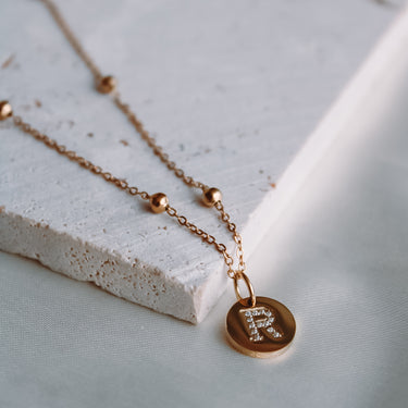 Collar Medalla Inicial Cadena Dots - Atesorame